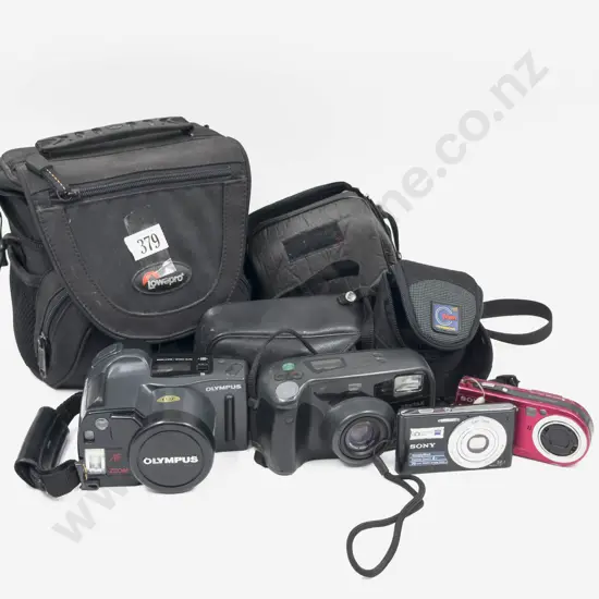 Qty of Assorted Vintage & Digital Cameras with Carrying Cases etc