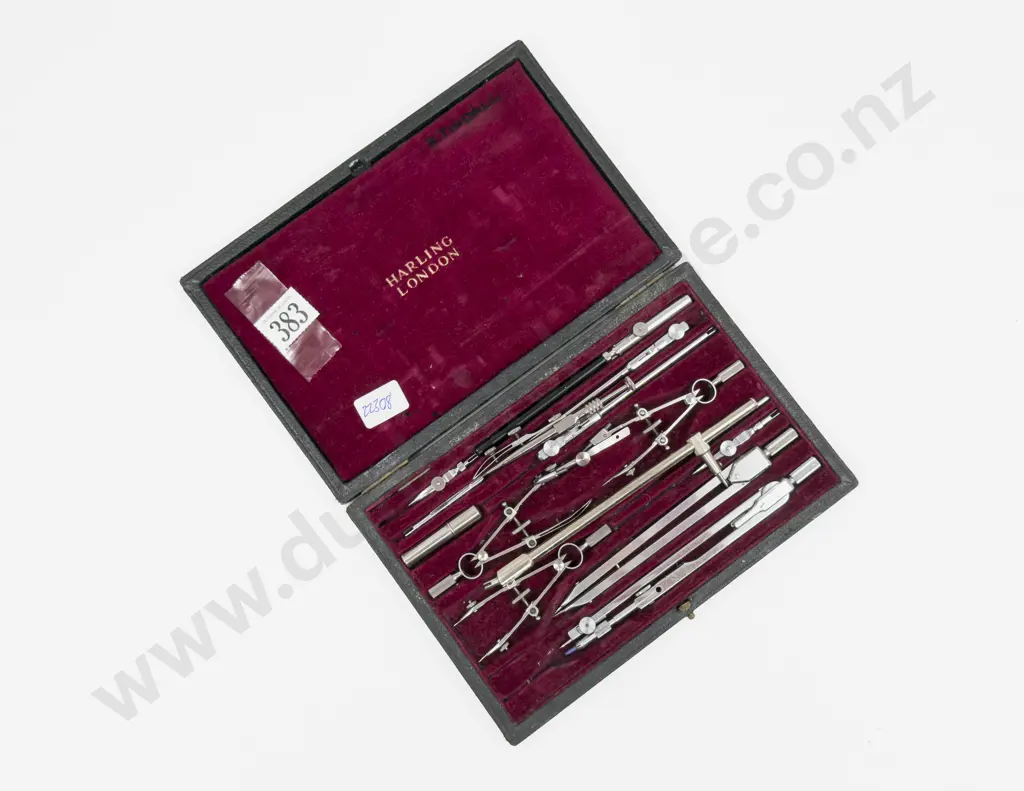 Cased Vintage Drawing Set Image 1++