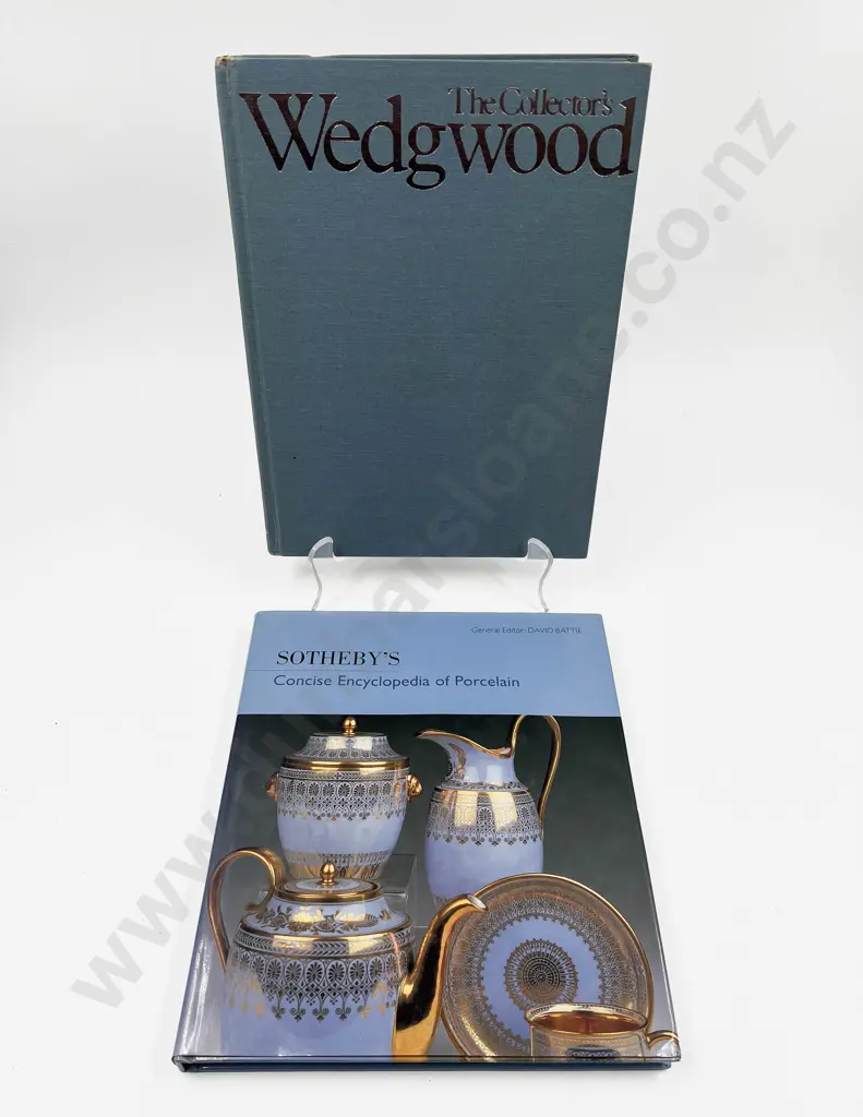 Sotheby's Concise Encyclopedia of Porcelain and The Collectors Wedgwood Image 1++