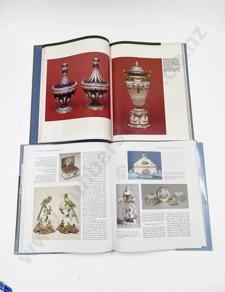Sotheby's Concise Encyclopedia of Porcelain and The Collectors Wedgwood Image 1++