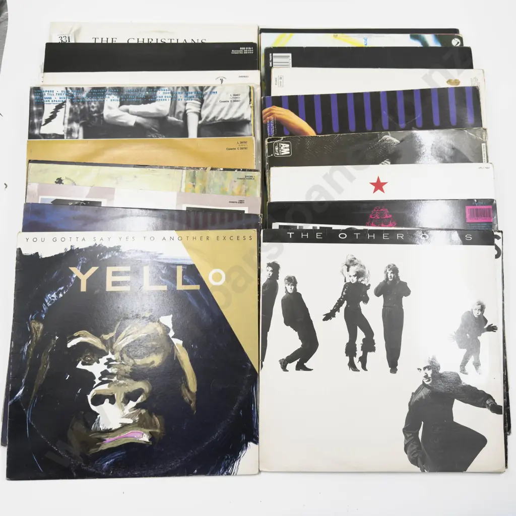 Qty of Assorted Vintage Vinyl Records Image 1++