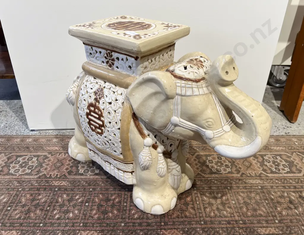 Elephant Form Ceramic Plant Stand Image 1++