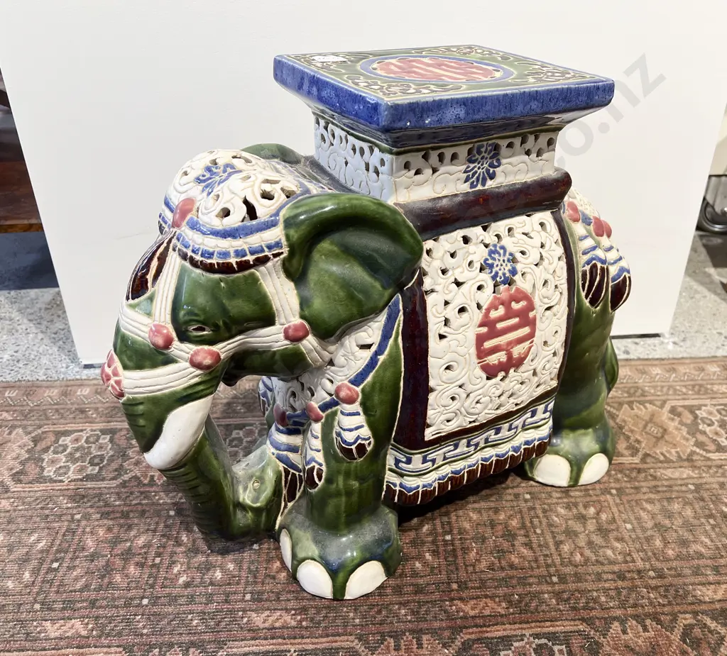Elephant Form Ceramic Plant Stand Image 1++