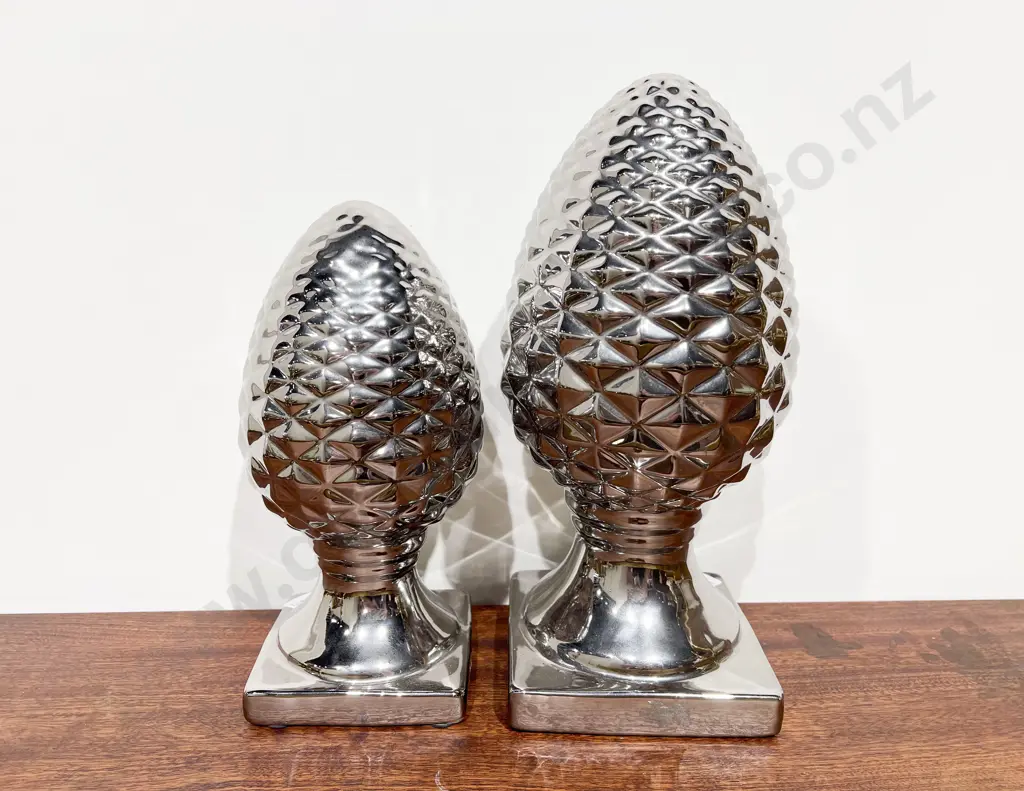 Graduated Pair of Modern Decorative Finials Image 1++