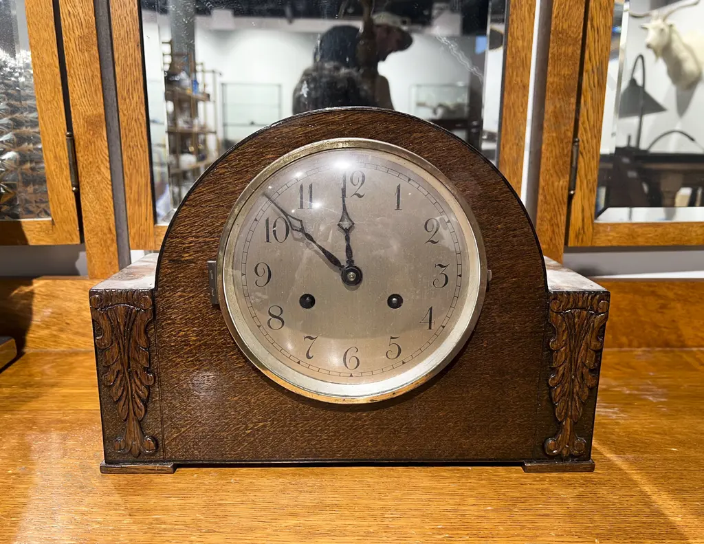 Oak Mantel Clock Image 1++