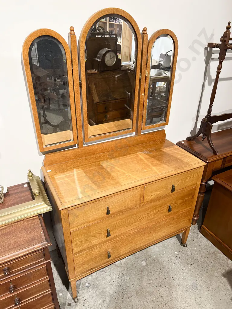 Oak Mirror Back Dressing Chest Image 1++