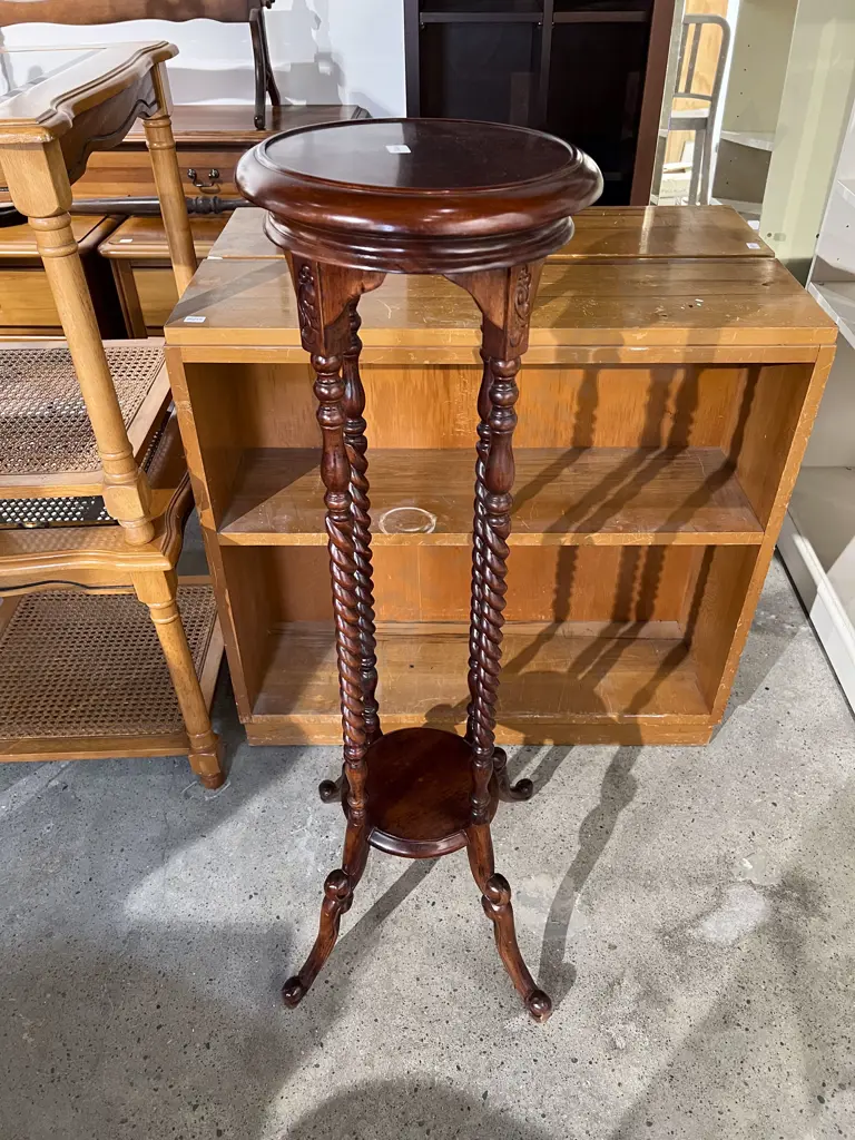 Mahogany Torchere with Four Pillar Barley Twist Supports Image 1++