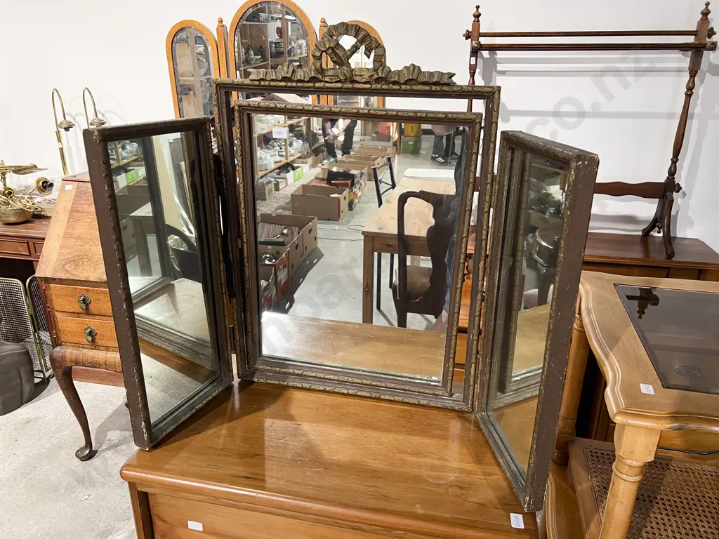 Three Panel Dressing Table Mirror Image 1++