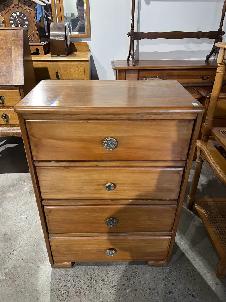 Rimu Four Drawer Chest of Drawers Image 1++